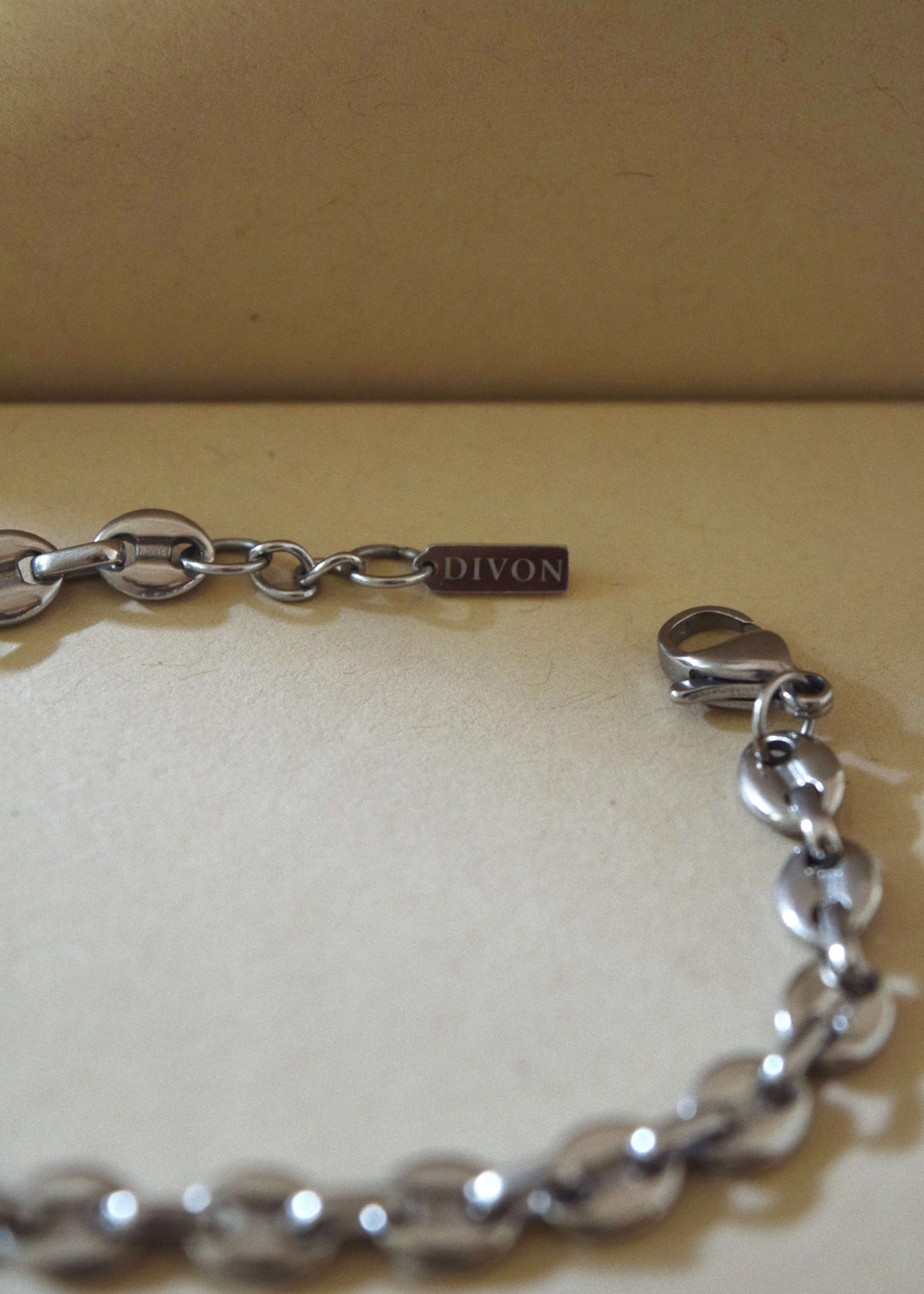 Close-up of silver Marina bracelet by DIVON – thick 6mm chain with secure lobster clasp