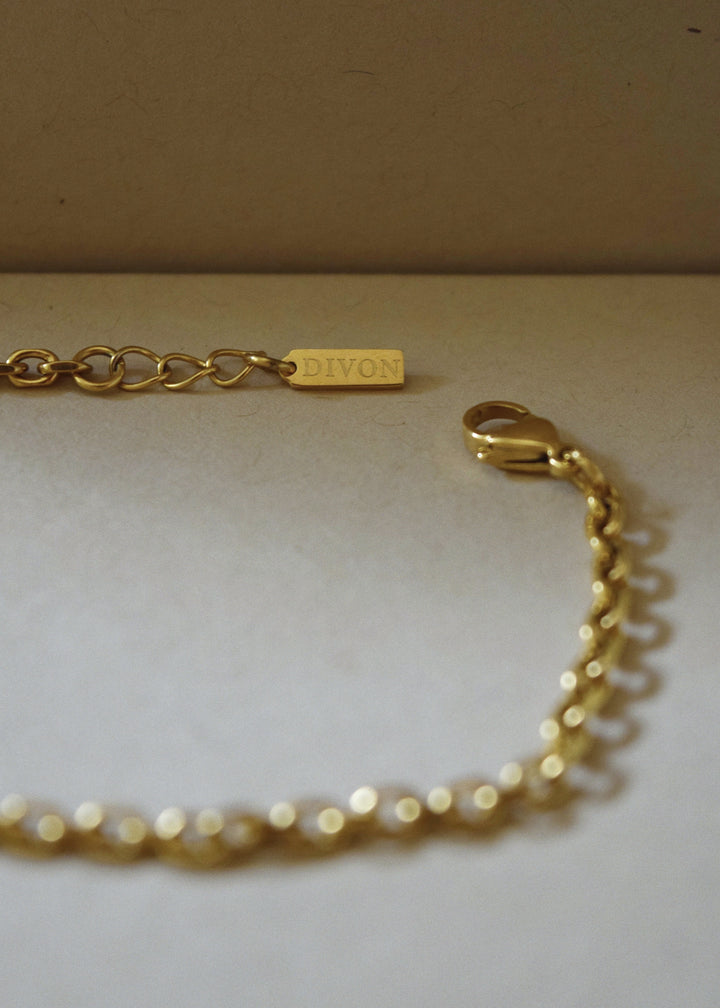 DIVON 3mm gold anchor bracelet – classic chain style shot with warm natural shadows