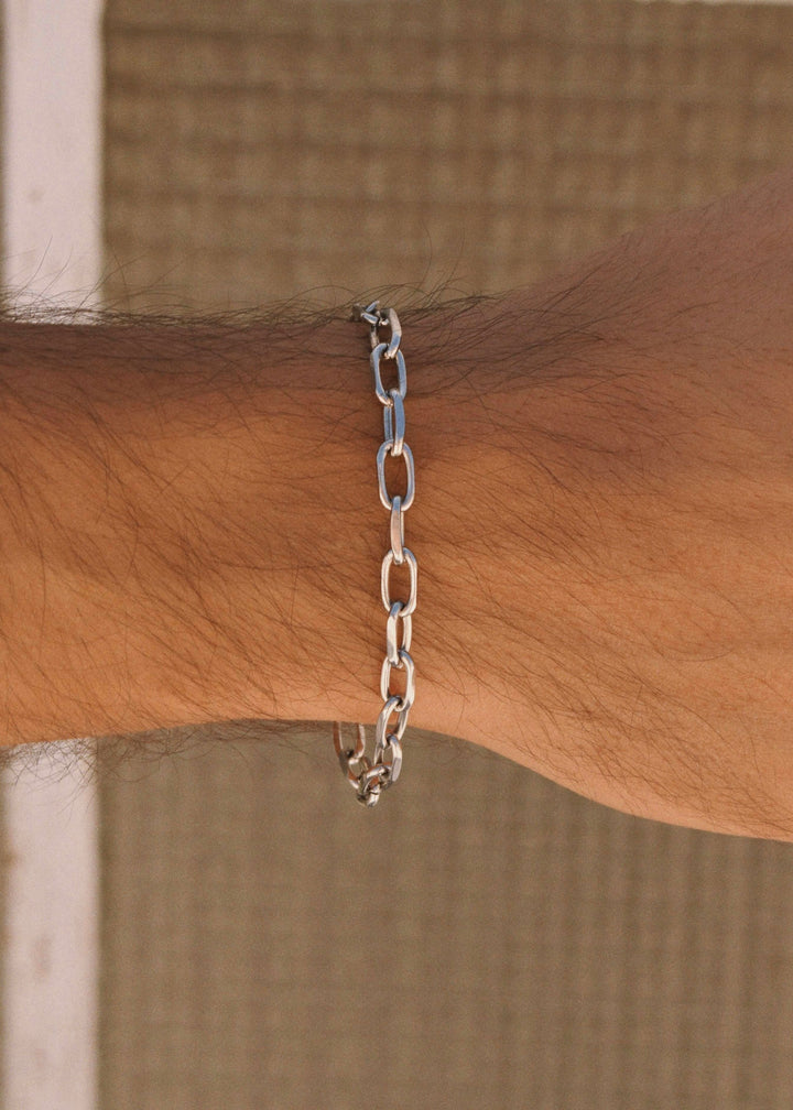 DIVON silver 5mm chain bracelet worn by model – durable, unisex stainless steel design