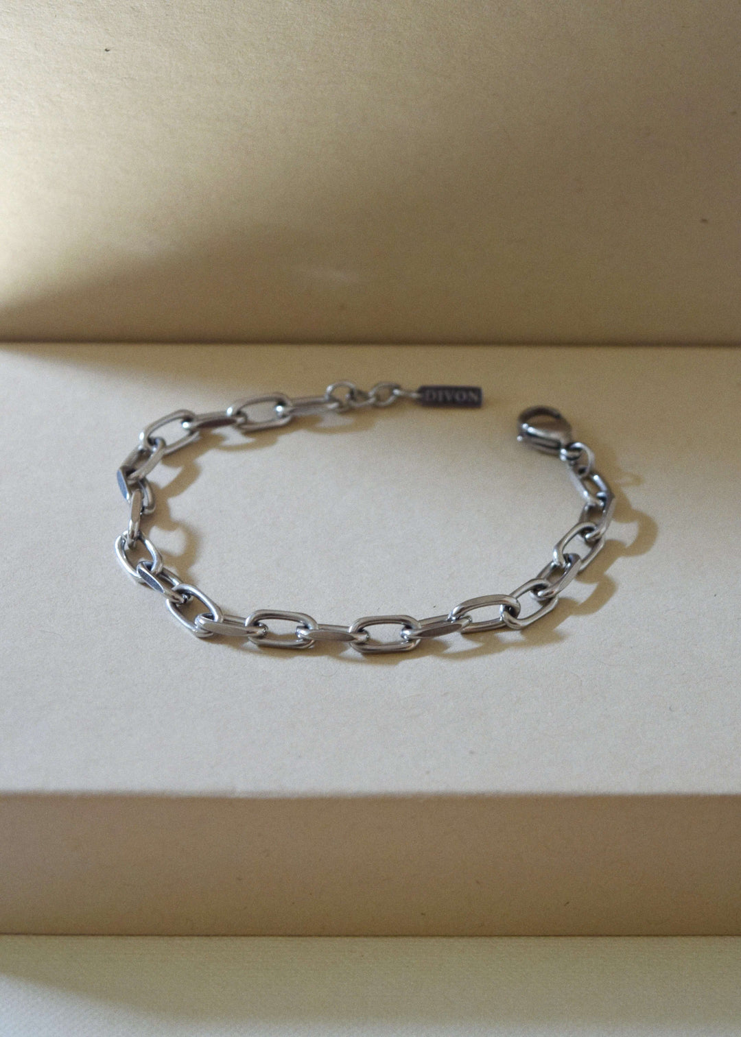 DIVON 5mm anchor chain bracelet in silver – crafted from 316L stainless steel, displayed on neutral background