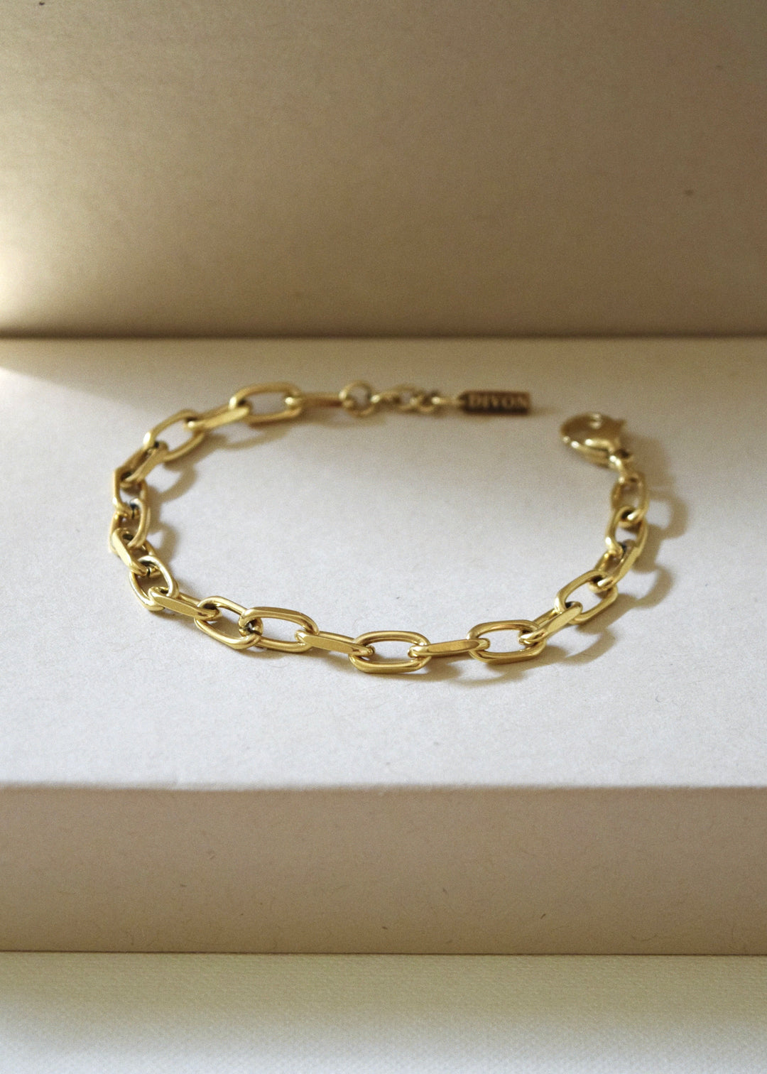 Gold anchor chain bracelet by DIVON – 5mm thick, 18K gold plated, luxury summer jewelry