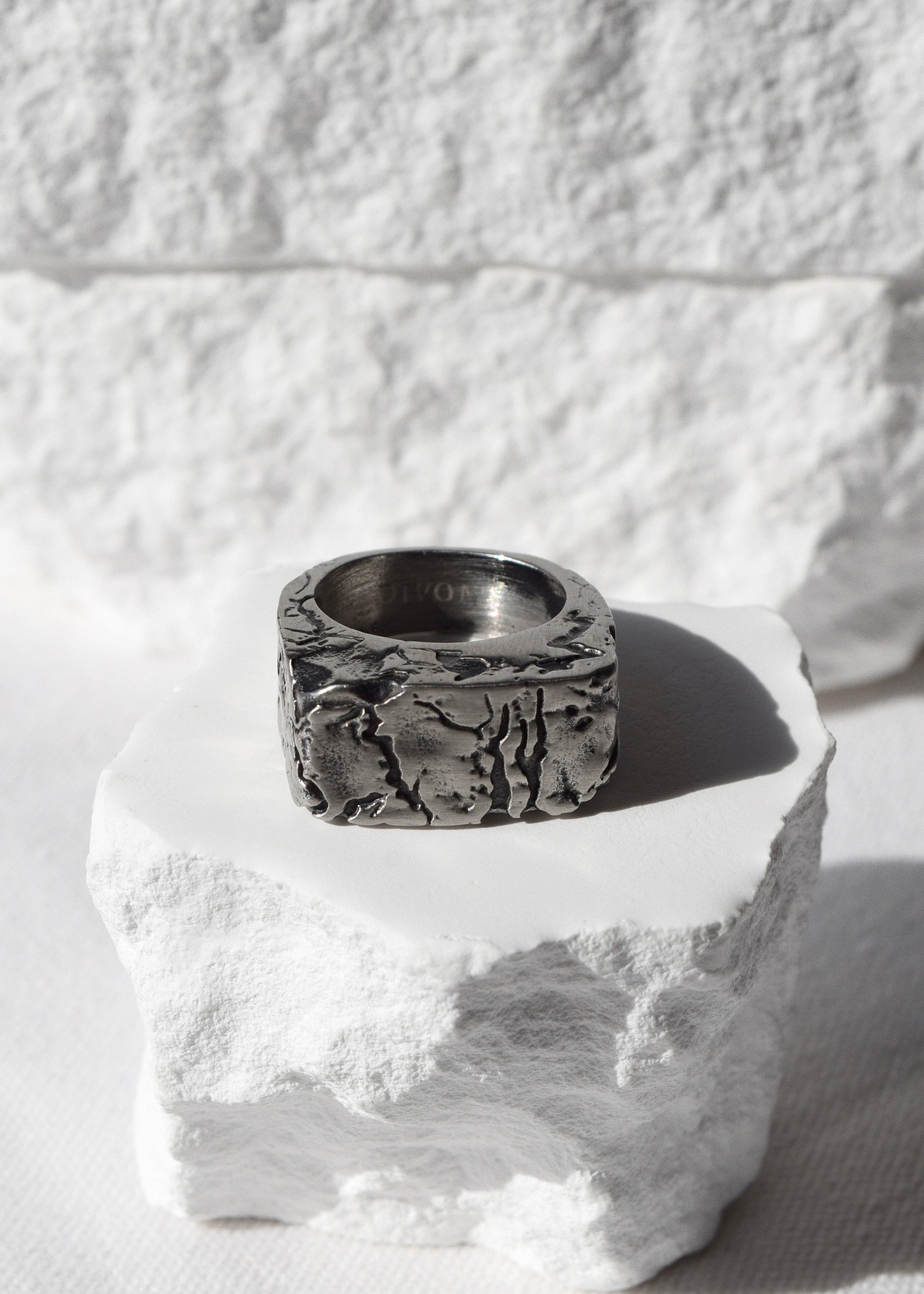 Cracked Chunky Ring Silver | Timeless Elegance | Handcrafted