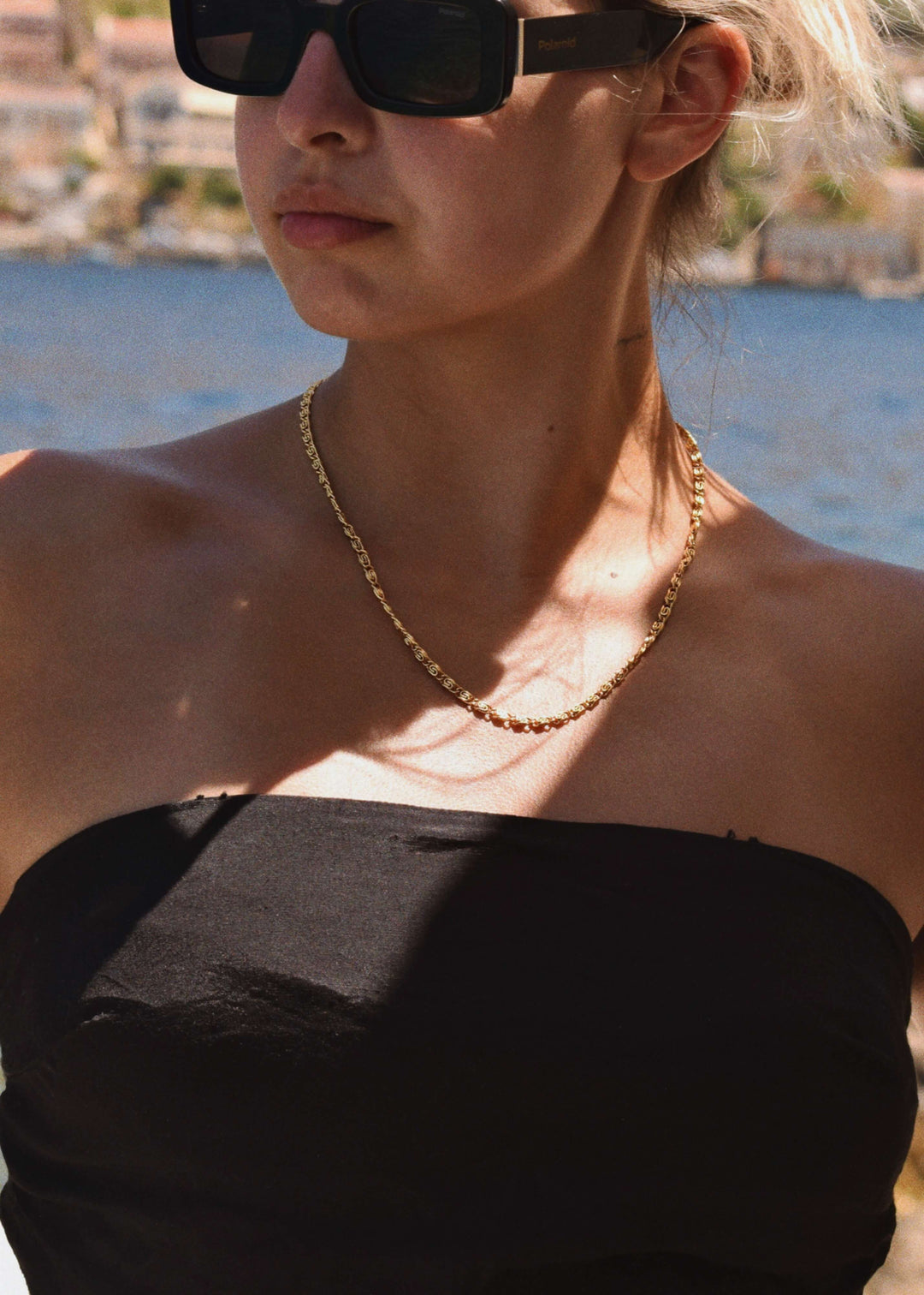 DIVON gold snail chain – 4mm necklace styled for a chic, modern, elevated outfit
In an island Symi