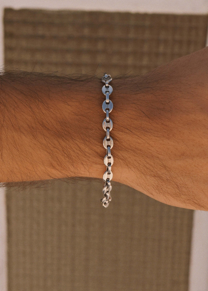 DIVON 6mm Marina bracelet in silver – everyday waterproof jewelry worn by male model
