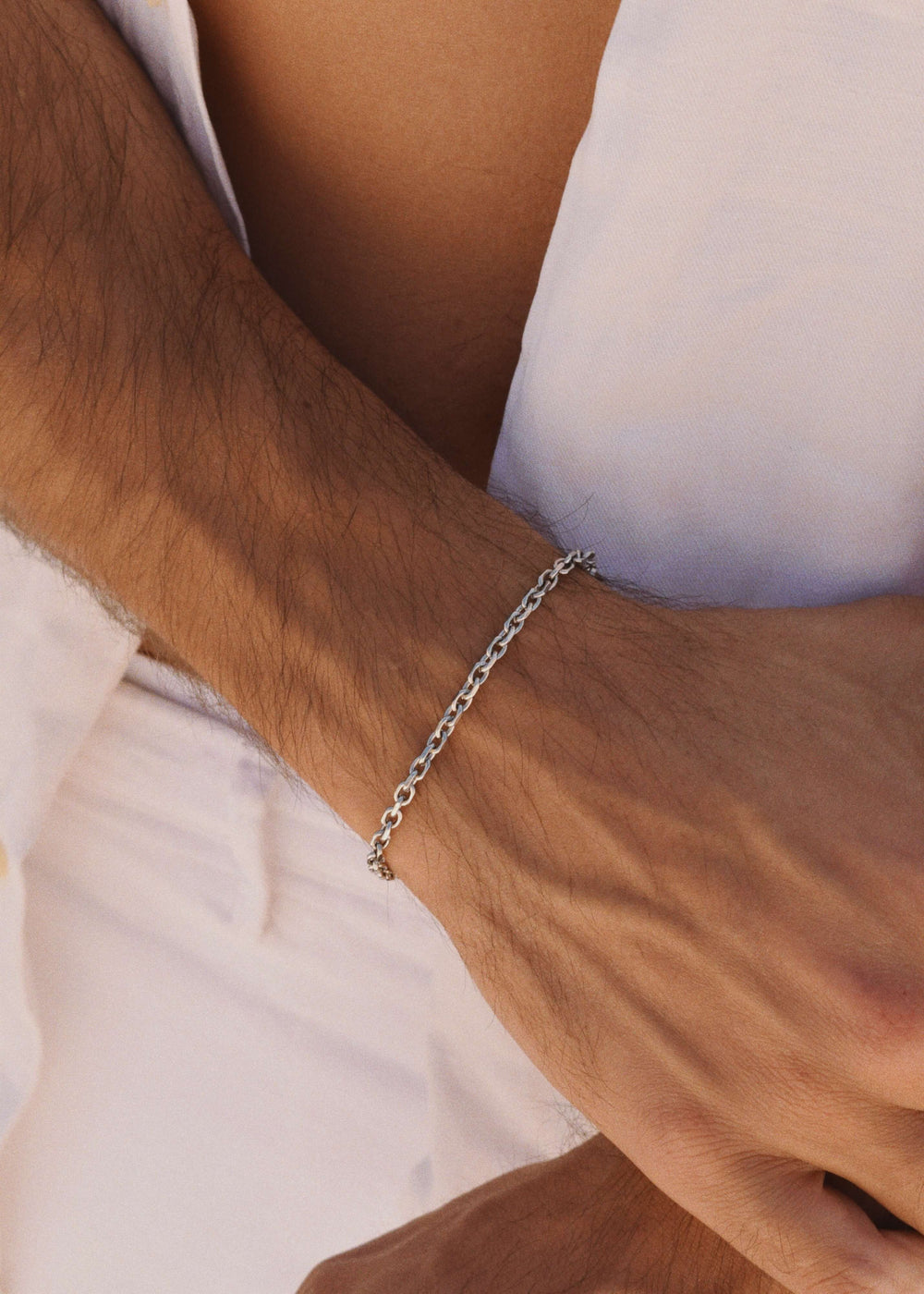 Slim silver chain bracelet worn by model – DIVON 3mm anchor design, waterproof and sleek