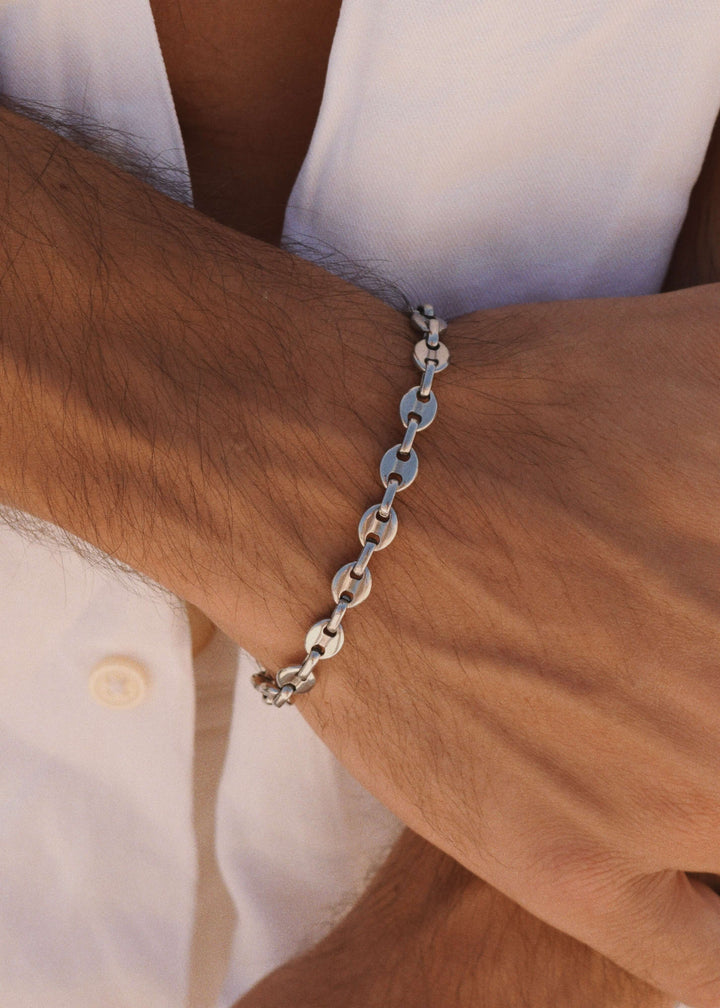 DIVON 6mm Marina bracelet in silver – everyday waterproof jewelry worn by male model
