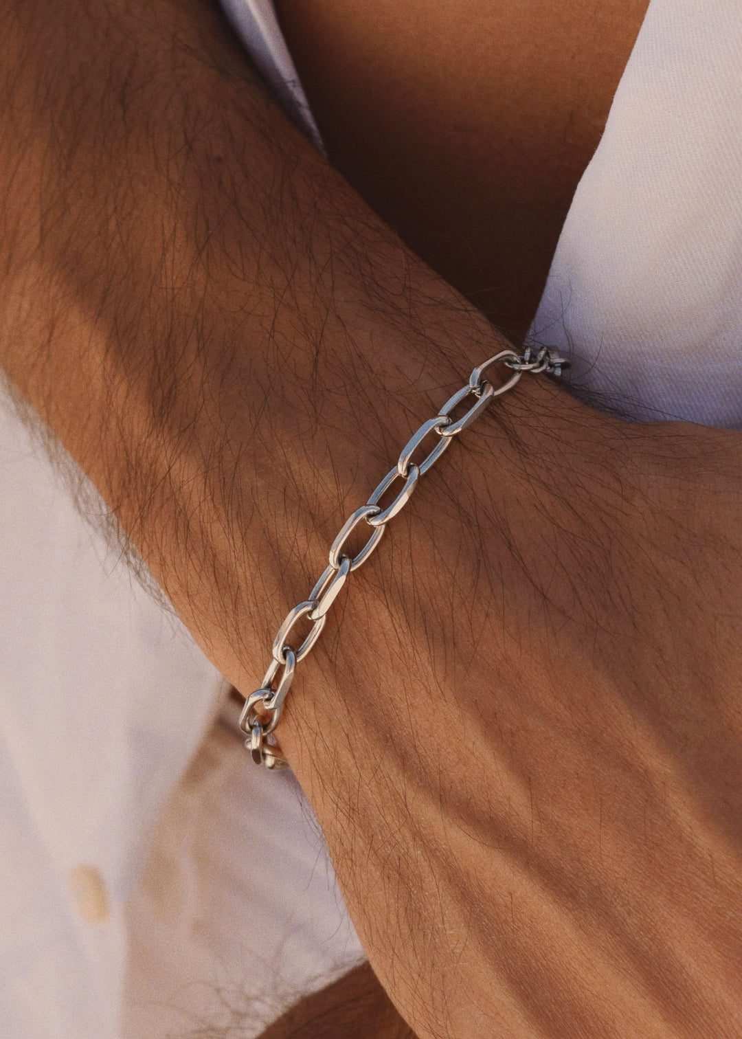 DIVON silver 5mm chain bracelet worn by model – durable, unisex stainless steel design