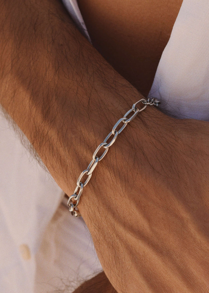 DIVON silver 5mm chain bracelet worn by model – durable, unisex stainless steel design